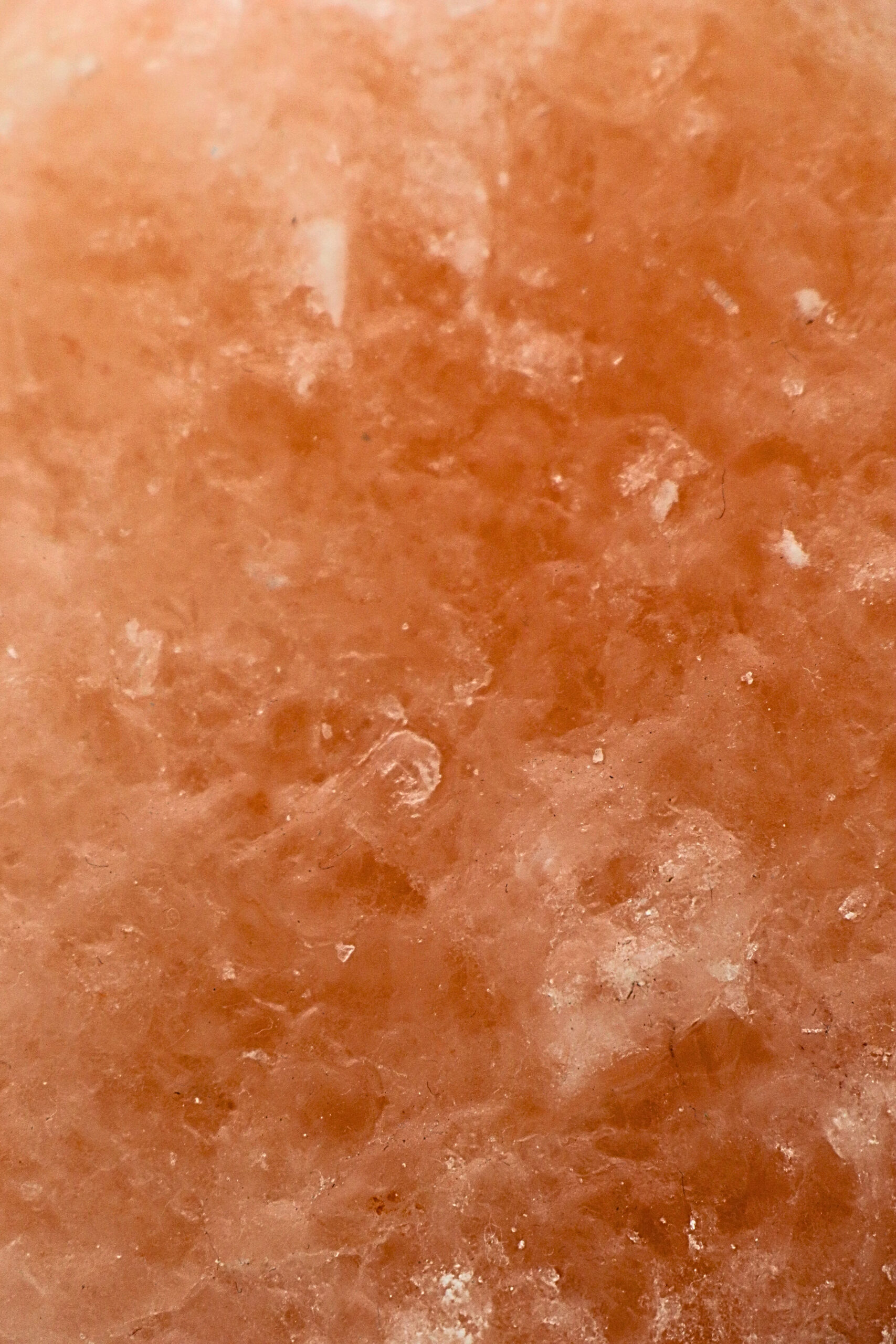 Salzlampe a close up of a salt lamp