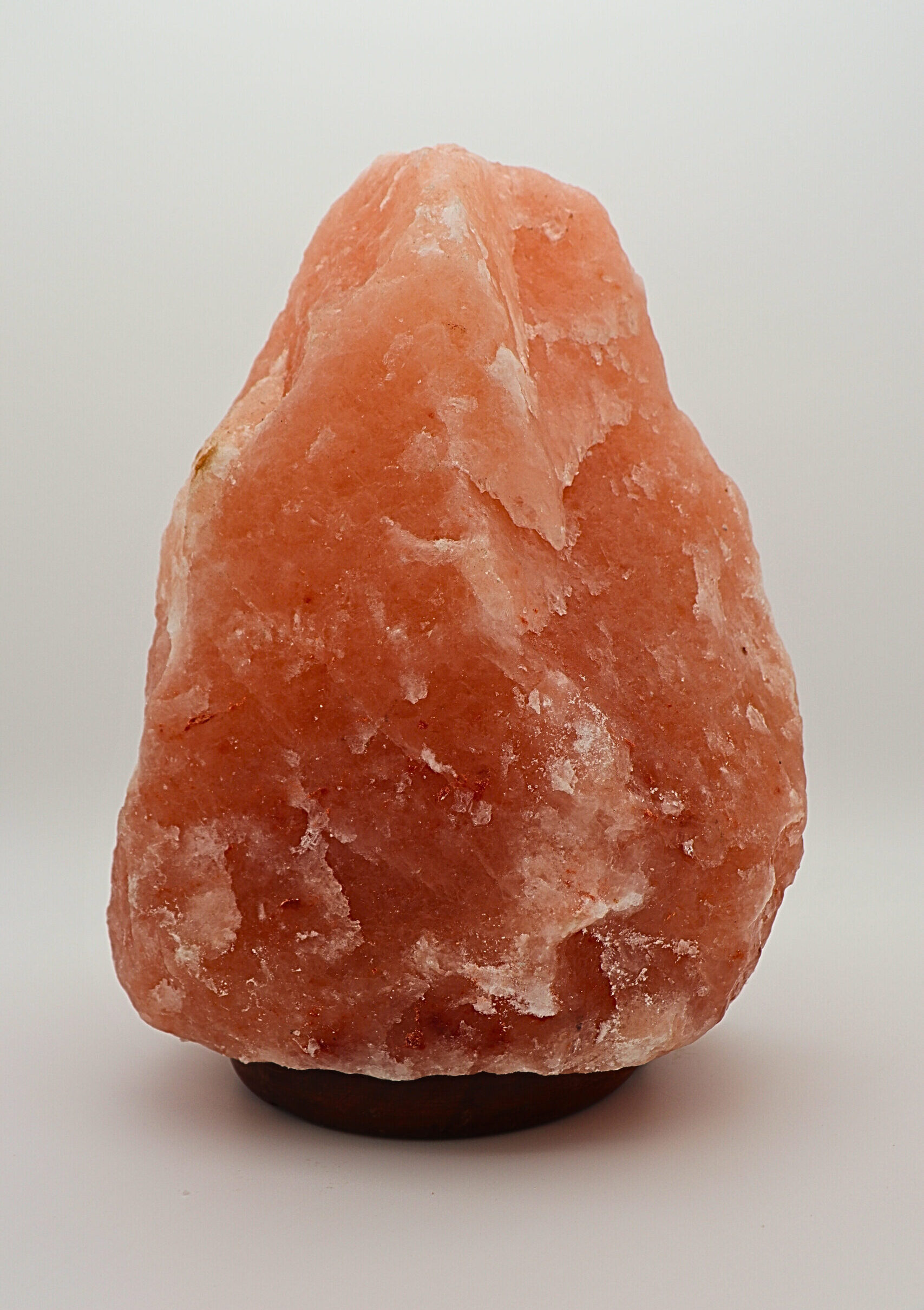 Salzlampe a salt lamp on a white surface