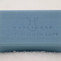 Seife aus Meeresalgen, blaue Farbe.