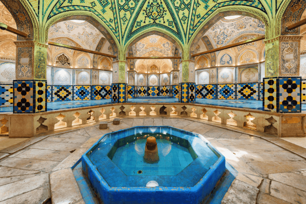Geschichte des Badens und der Körperpflege – Eine Reise von der Antike bis zur modernen Wellness-Kultur durch 5.000 Jahre Kulturgeschichte 7 Innenraum eines Orientalischen Badehauses